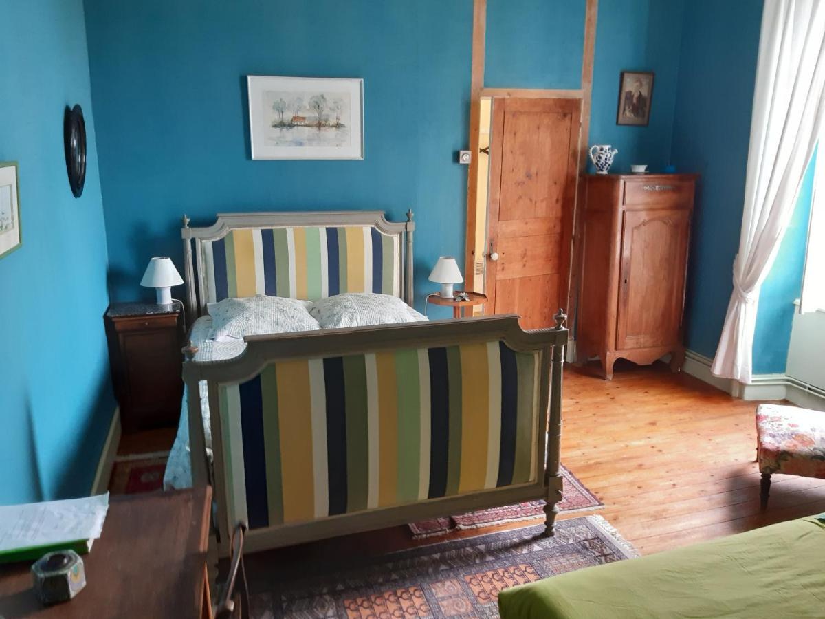 Le Logis Bed and Breakfast Les Pineaux Exteriör bild