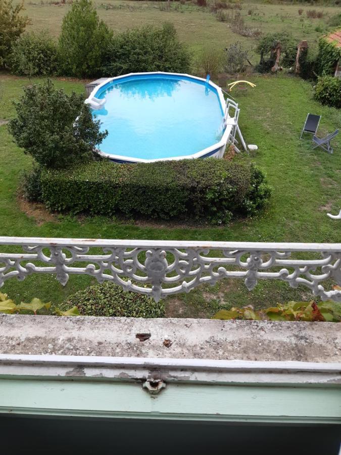 Le Logis Bed and Breakfast Les Pineaux Exteriör bild