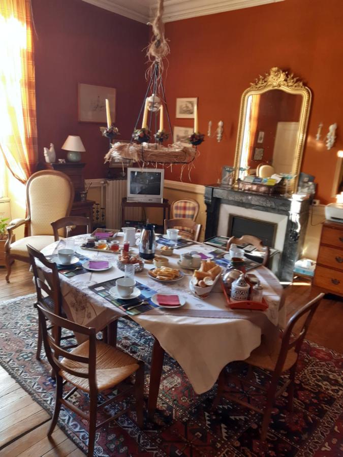 Le Logis Bed and Breakfast Les Pineaux Exteriör bild