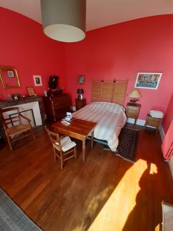 Le Logis Bed and Breakfast Les Pineaux Exteriör bild